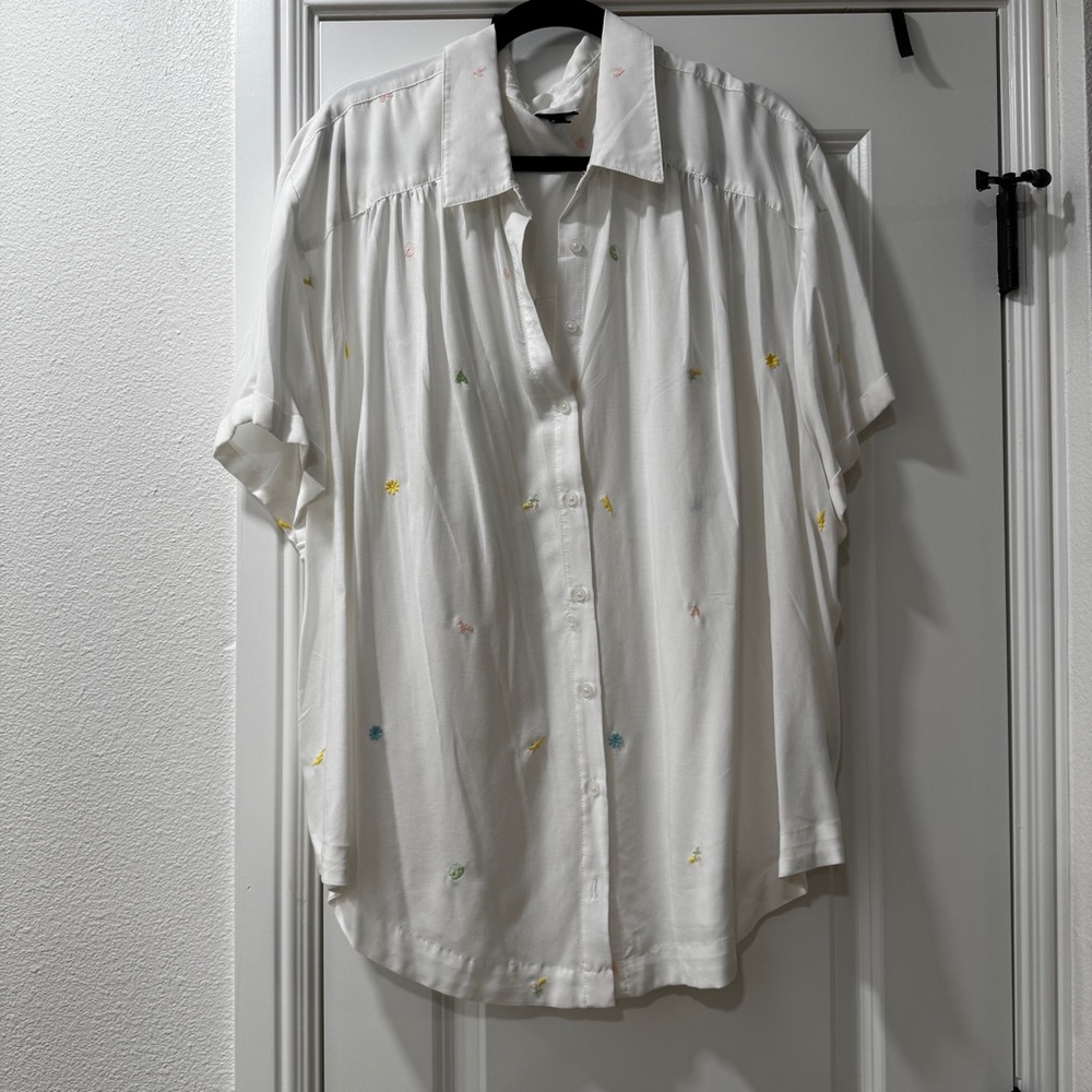 torrid White Short-Sleeve Button-Down Shirt with Multicolor Embroidery